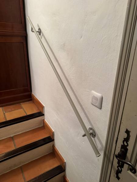 Réalisation de mains courantes en fer forgé thermolaqué par artisan ferronnier à Mimet proche de Gardanne