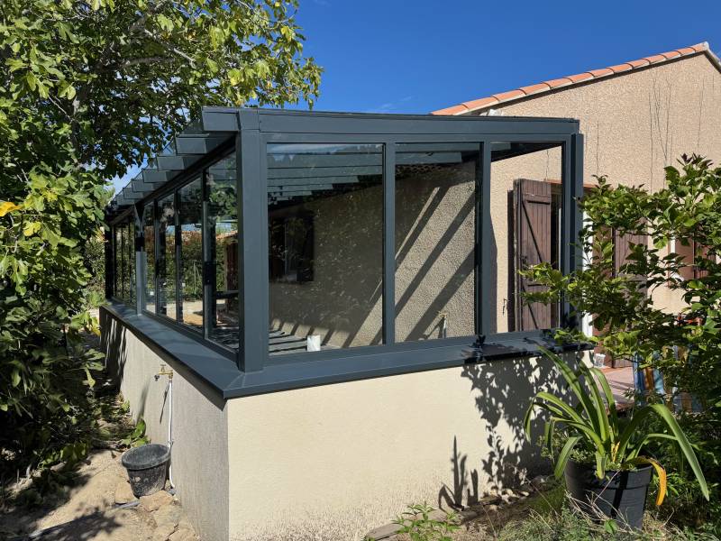 Créations de jardins d’hiver et vérandas en métal. Design sur mesure, finitions haut de gamme et confort lumineux à Saint Cyr sur Mer proche de La Ciotat