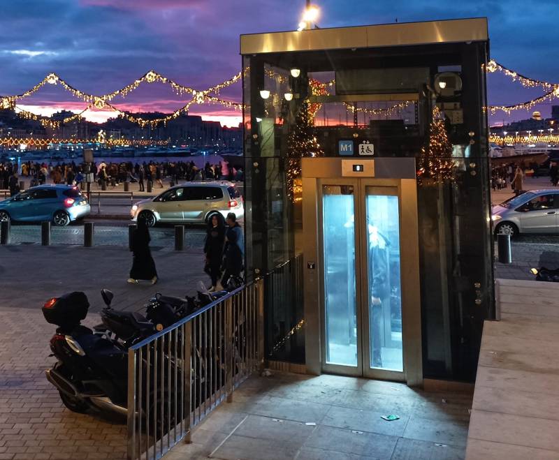 Réalisation d’un garde-corps sur mesure en inox 316L par artisan ferronnier pour le métro de Marseille et particuliers