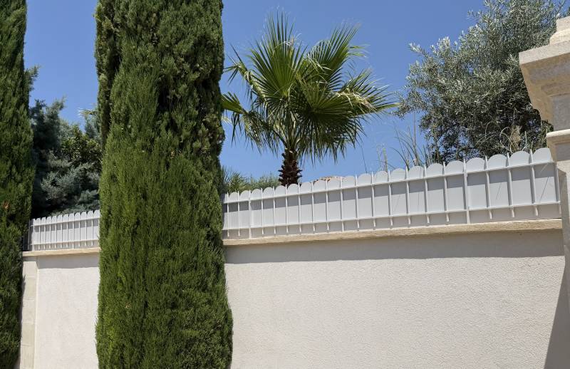 Fabrication et installation de clôture, brise vue et grille sur mesure en fer forgé par artisan ferronnier à Saint Cannat près d’Aix-en-Provence