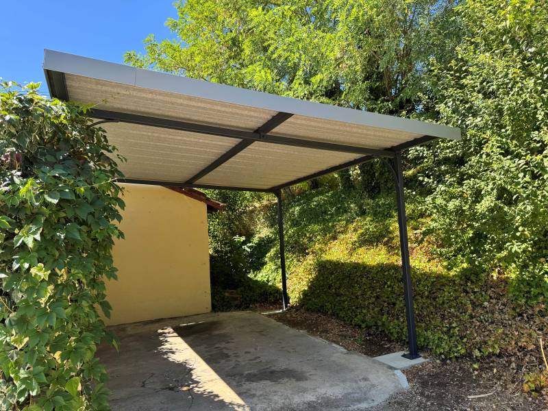 Fabrication et installation d’un abri voiture métal avec thermolaquage à Gardanne – Carport sur mesure proche Aix-en-Provence