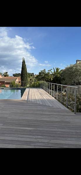 Fabricant installateur, spécialiste dans la conception de garde-corps sur mesure pour sécuriser vos espaces résidentiels, commerciaux et industriels dans les Bouches-du-Rhône.