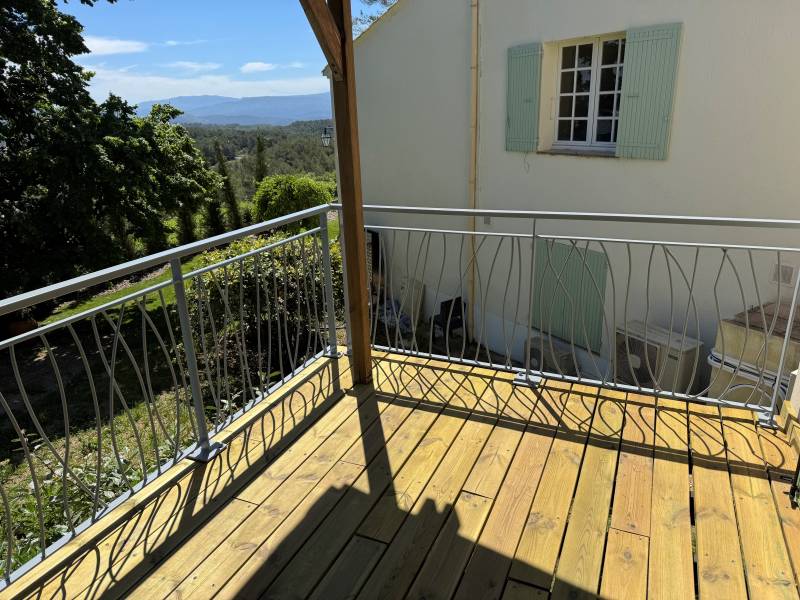 Fabrication et installation de garde corps personnalisés pour la mise en sécurité d'une terrasse à Mimet près de Gardanne