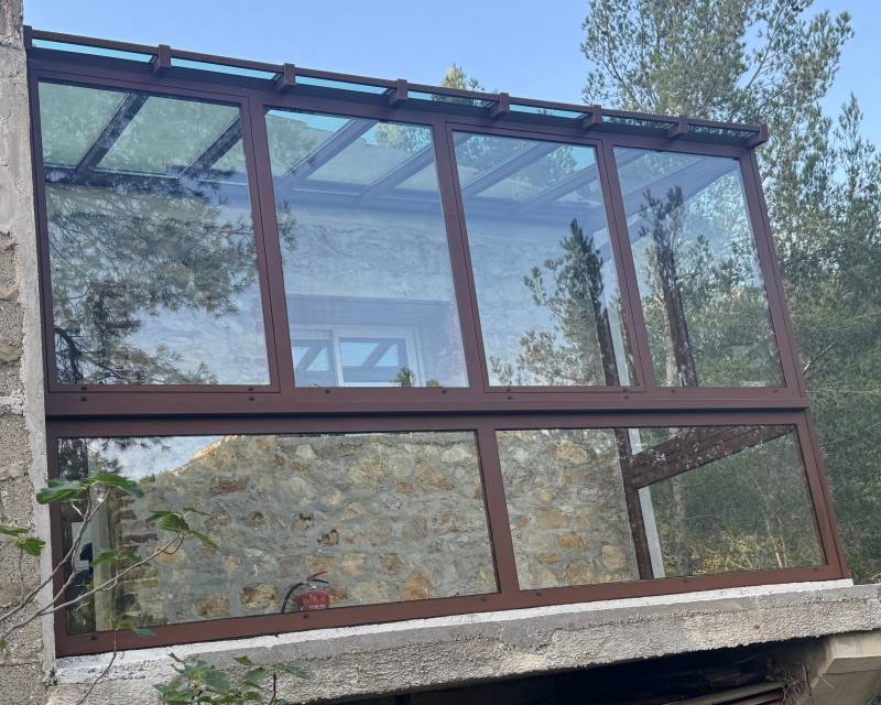Création d'une véranda sur mesure en profilés acier avec vitrage à contrôle solaire sur Allauch proche de Marseille